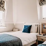 Bed & Breakfast Goodwin House 4*